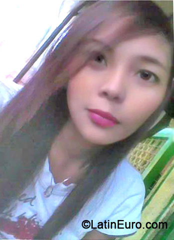 Date this fun Philippines girl Aki from Manila PH594
