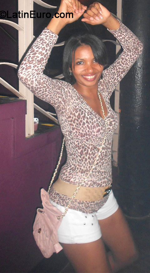 Date this charming Brazil girl Fernanda from Belo Horizonte BR8297