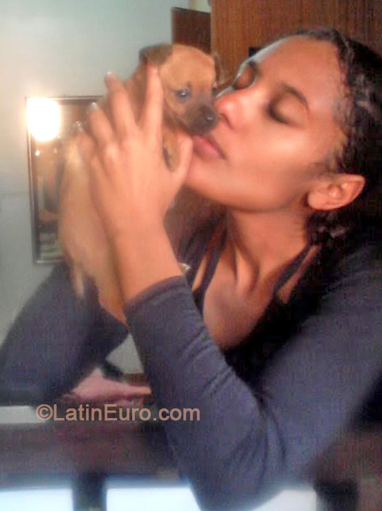 Date this charming Brazil girl Veronica from Cambe BR8306