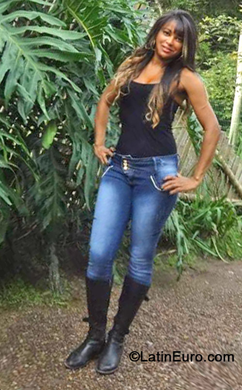 Date this attractive Brazil girl Lidia from Sao Paulo BR8311