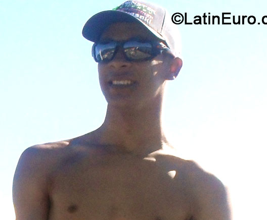 Date this nice looking Brazil man Jonathan from Rio De Janeiro BR8336