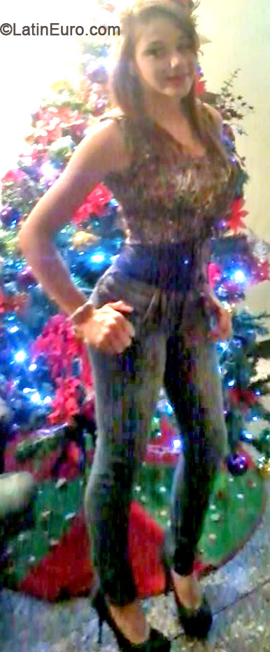 Date this happy Venezuela girl Oriena from Caracas VE121