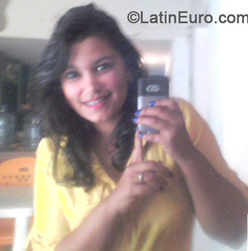 Date this stunning Venezuela girl Andrea from Ciudad Ojeda VE122
