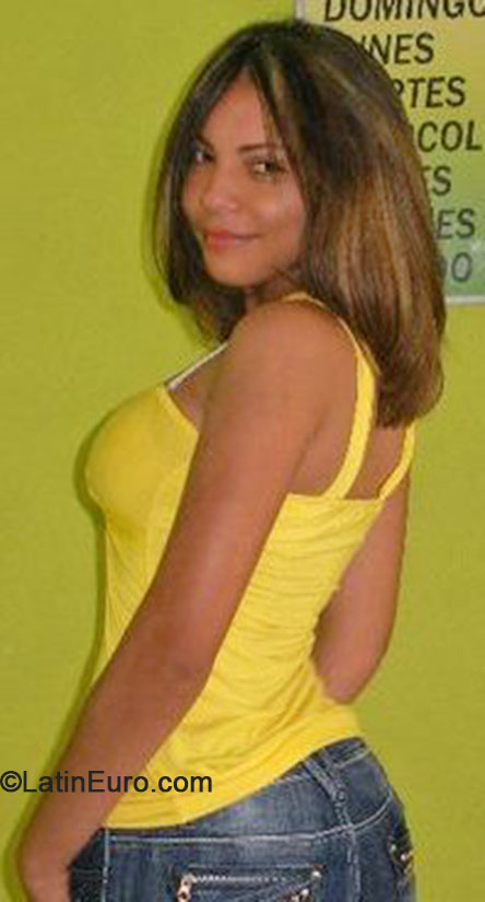 Date this passionate Dominican Republic girl Yanira from Santiago DO18049