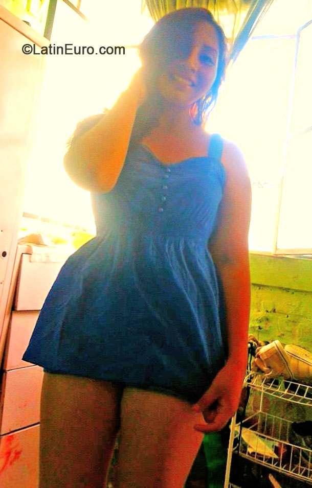 Date this nice looking Peru girl Steff from Lima PE875