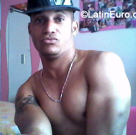 Date this hot Brazil man Kello from Salvador BR8443