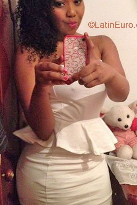 Date this happy Brazil girl Adriane teixeir from São Paulo BR8444