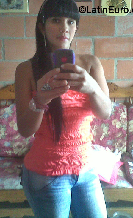 Date this charming Colombia girl Shari from Medellin CO14721