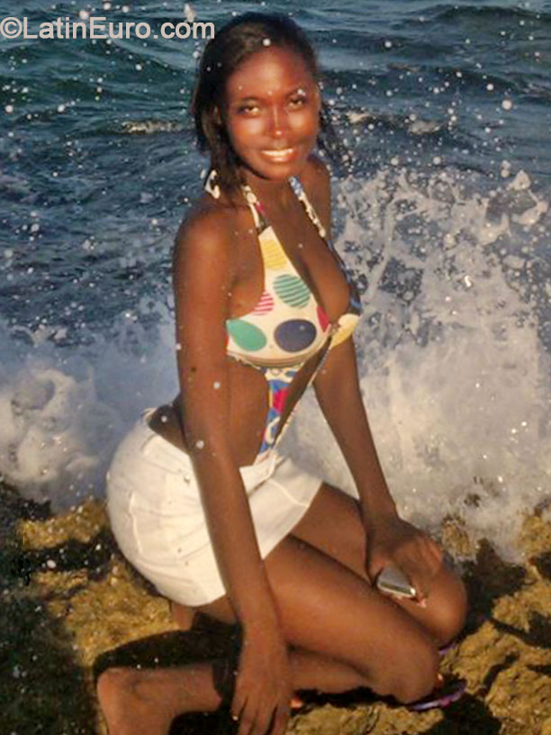 Date this beautiful Jamaica girl Sydoni from Westmoreland JM1507
