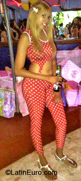 Date this sultry Dominican Republic girl Dahina from Puerto Plata DO18306