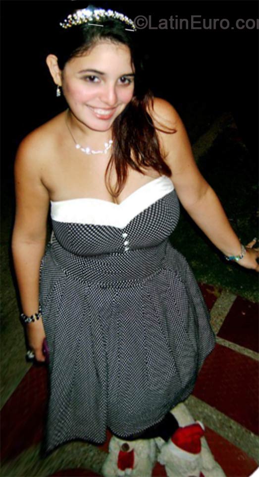 Date this gorgeous Venezuela girl Angellina from Maracaibo VE137