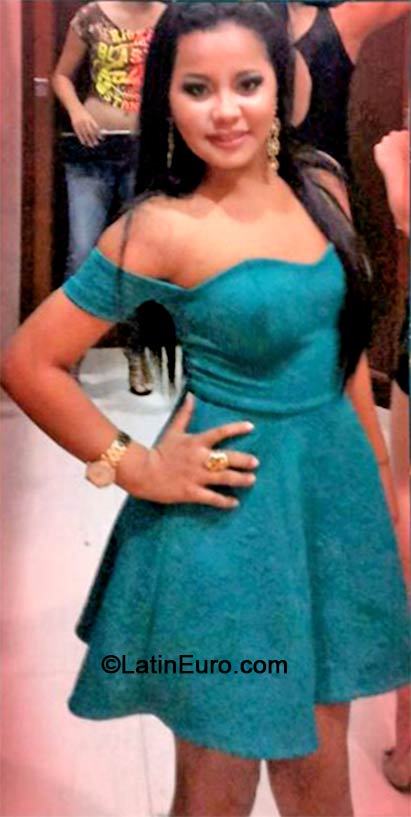 Date this attractive Brazil girl Fernanda from Sinop BR8525