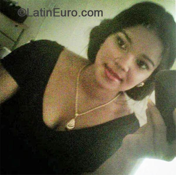 Date this funny Dominican Republic girl Elizabet from Santo Domingo DO18517
