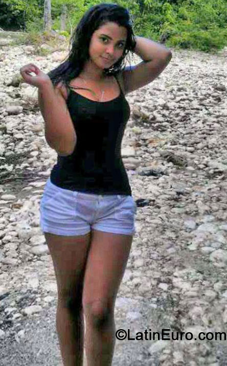 Date this georgeous Dominican Republic girl Carmen fernande from Moca DO18563