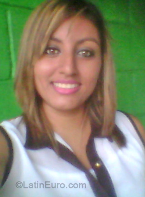 Date this passionate El Salvador girl Leticia from San Salvador SV65