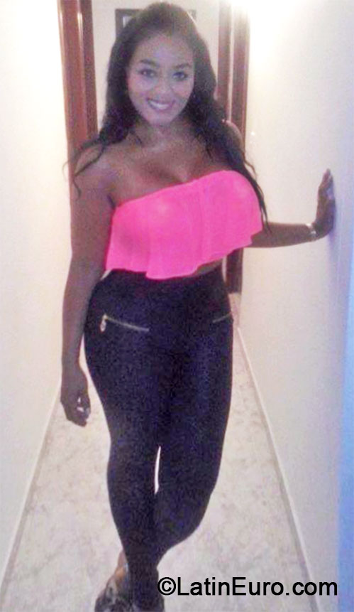 Date this voluptuous Colombia girl Yenny from Cali CO14976