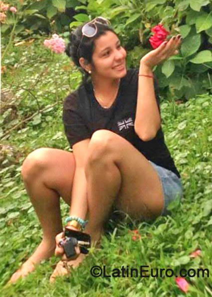 Date this georgeous Venezuela girl Say from Maracaibo VE176