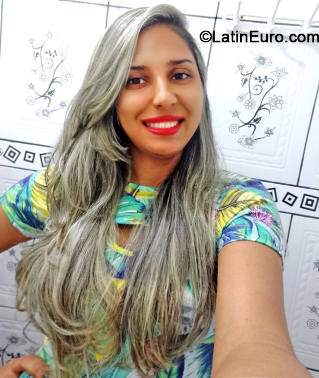 Date this passionate Brazil girl Erica from Ilheus BR8704