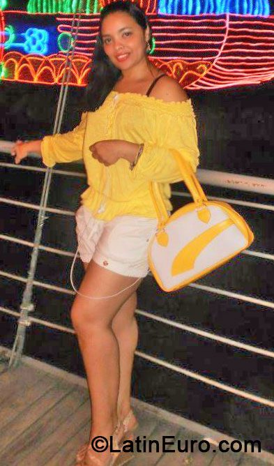 Date this young Colombia girl Luz from Medellin CO15042