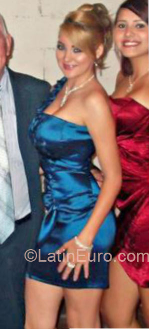Date this good-looking Venezuela girl Isabel from Valencia VE206