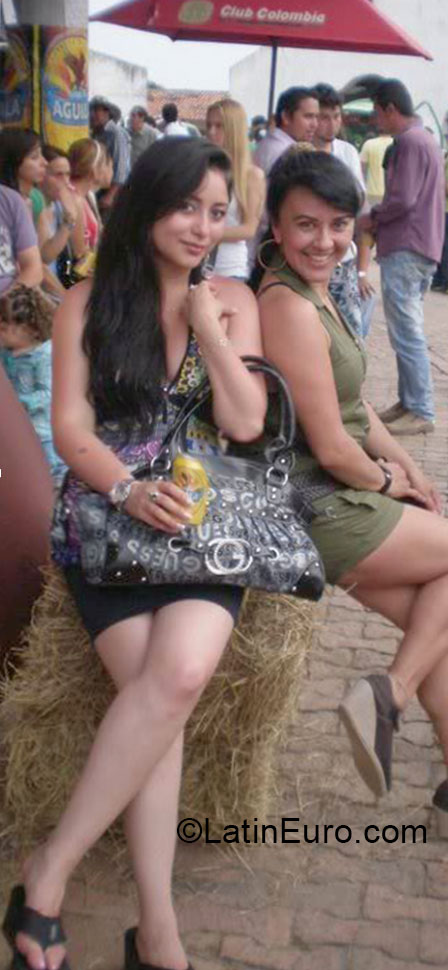 Date this happy Colombia girl Luisa from Bogota CO15076