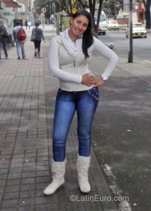 Date this hot Colombia girl Diana from Bogota CO15087