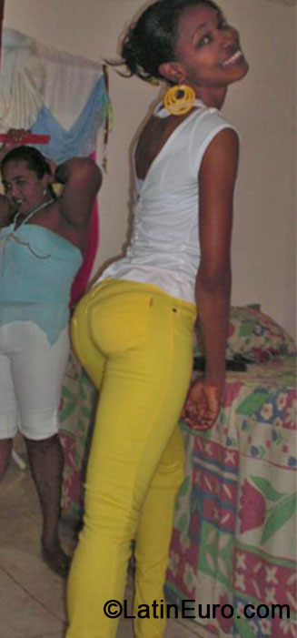Date this good-looking Jamaica girl Simone from Kingston JM1630