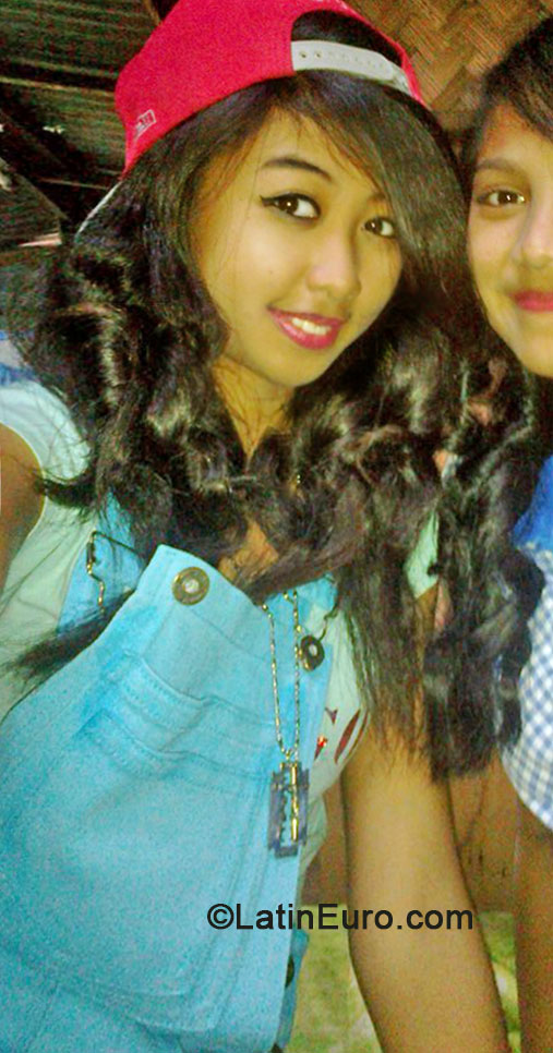 Date this gorgeous Philippines girl Alexis from Taguig City PH637