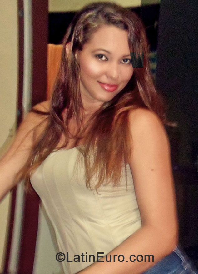 Date this stunning Brazil girl Regi from Cacoal BR8782