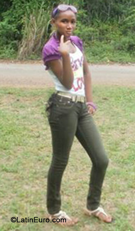 Date this foxy Jamaica girl Crystal from Kingston JM1676