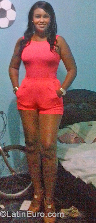 Date this georgeous Colombia girl Amelia from Cartagena CO15216
