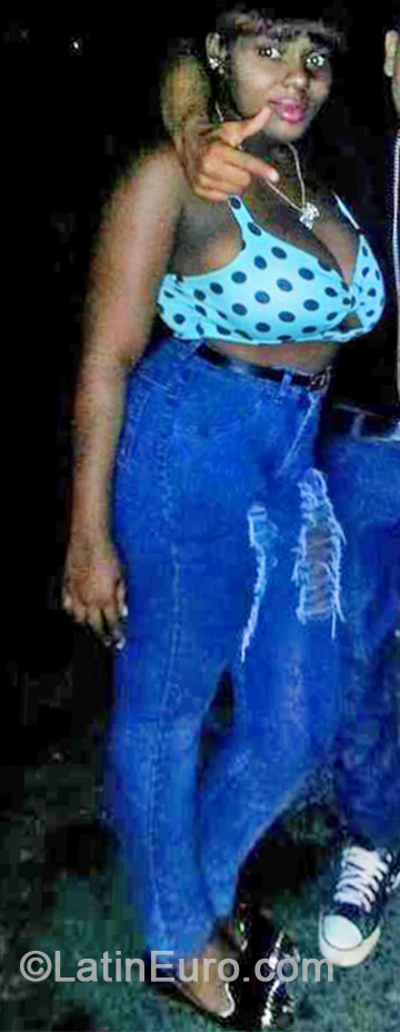 Date this sultry Dominican Republic girl Yulissa from Santo Domingo DO19049