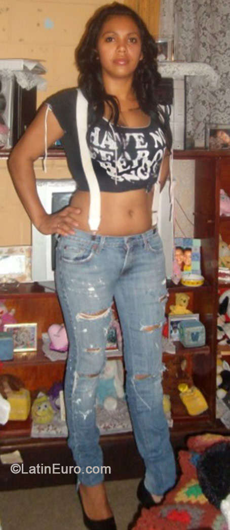 Date this delightful El Salvador girl Rocio from San Salvador SV76