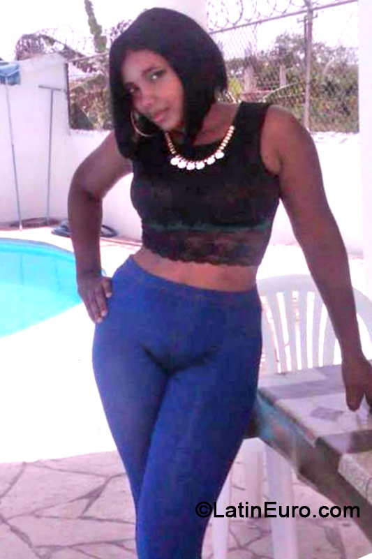 Date this tall Dominican Republic girl Yafreisi from San Pedro De Macoris DO19057