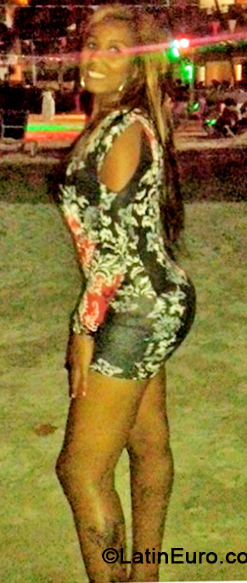 Date this fun Dominican Republic girl Yissel from San Cristobal DO19095