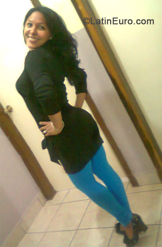 Date this stunning Honduras girl Juliana from La Ceiba HN1021