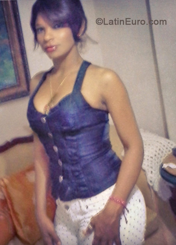 Date this stunning Dominican Republic girl Miranda from Santiago DO19129