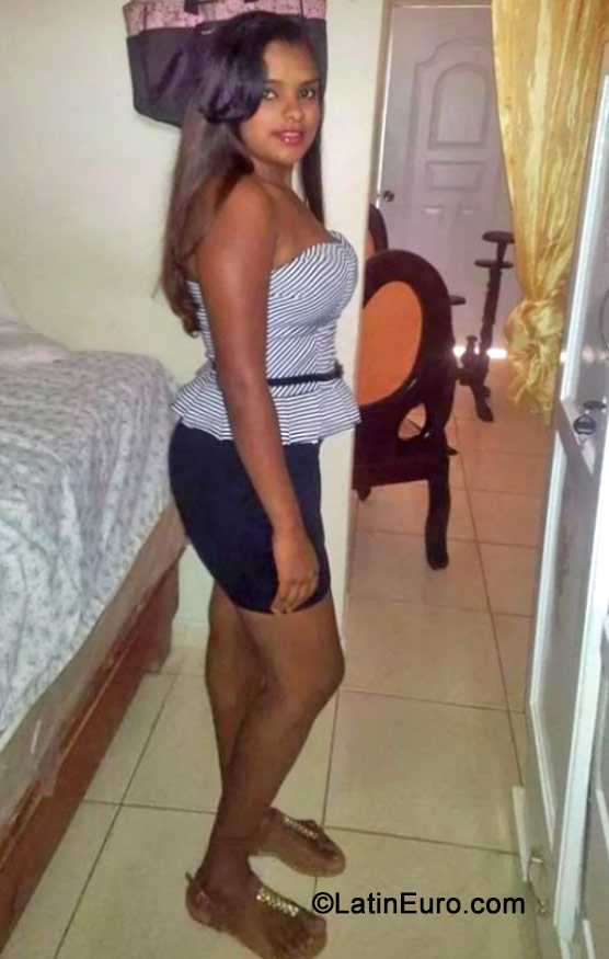 Date this sultry Dominican Republic girl Mabel from Santiago DO19203