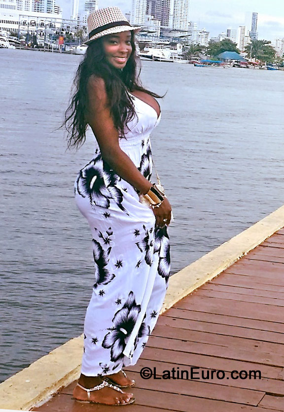 Date this pretty Colombia girl Yani from Cali CO15377