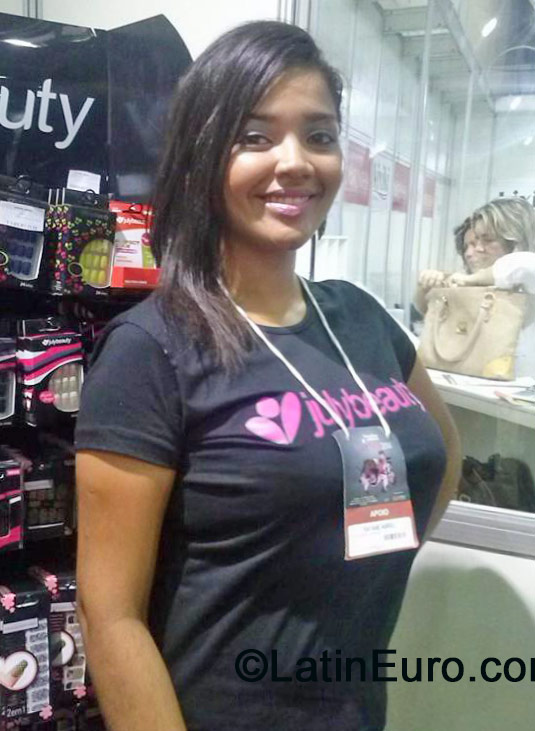 Date this attractive Brazil girl Rayanea from Jaboatao Dos Guara BR8831