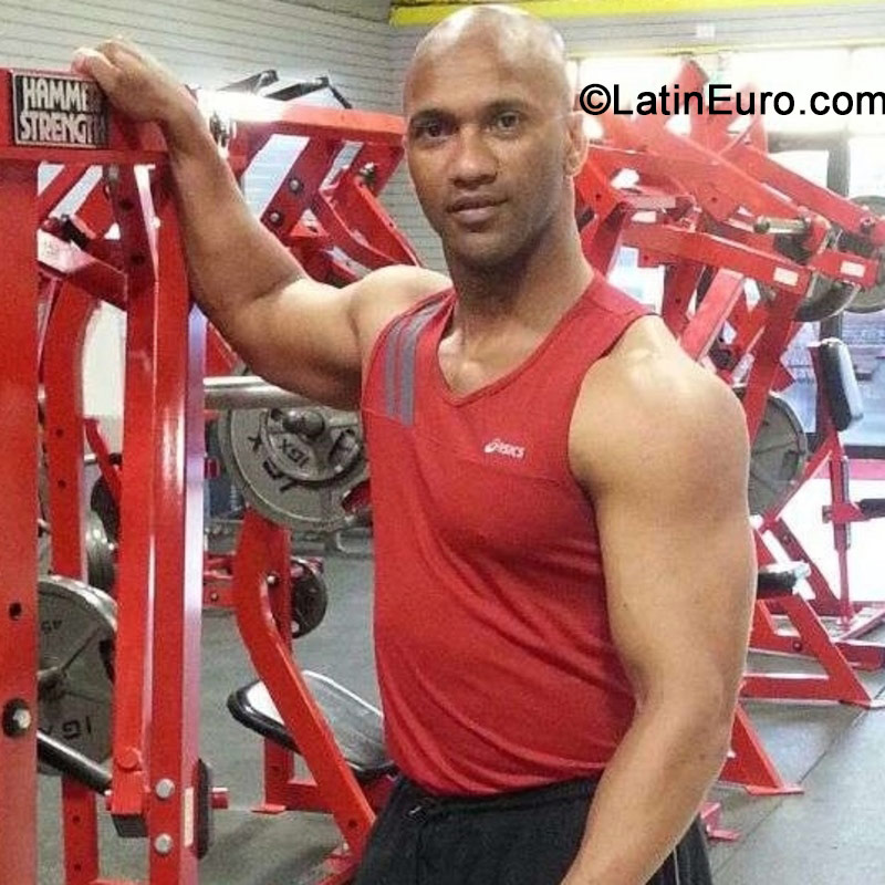 Date this athletic United States man Efrem from Denver US15107