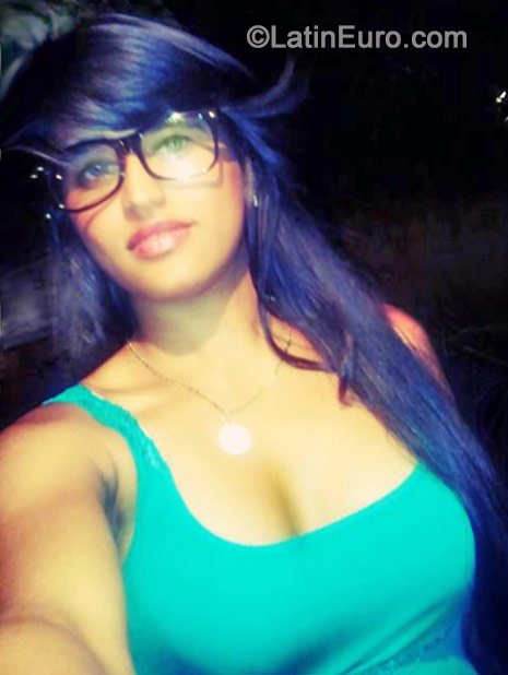 Date this athletic Venezuela girl Daniela from Caracas VE271