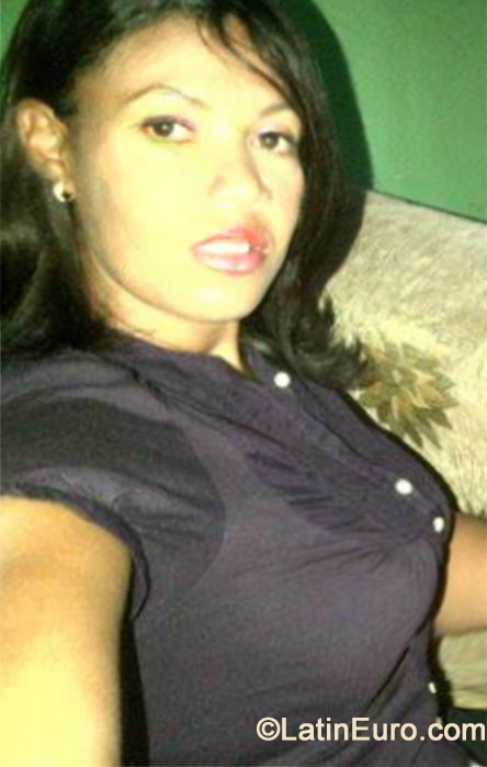 Date this cute Dominican Republic girl Elvira from Santo Domingo DO19329
