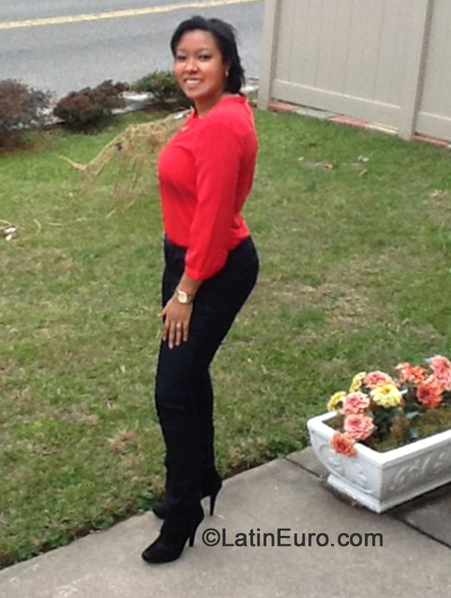 Date this sensual United States girl Rossanna from Philadelphia DO19340