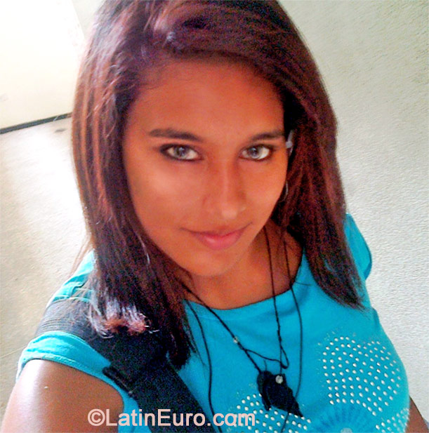 Date this foxy Venezuela girl Andrea from Caracas VE282