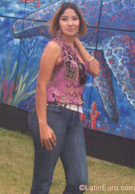 Date this beautiful Dominican Republic girl Kimayra from Santo Domingo DO19363