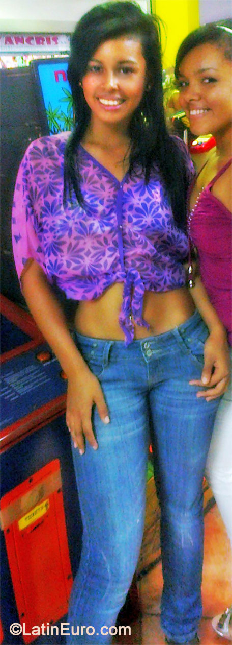 Date this young Venezuela girl Caroline from Caracas VE283