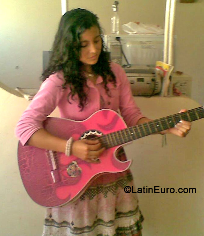 Date this georgeous Colombia girl Paula from Bogota CO18156