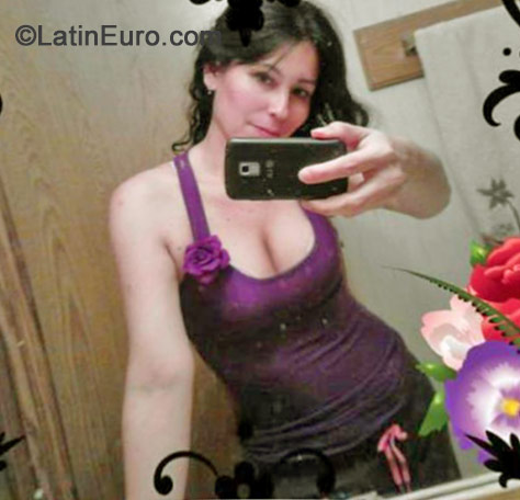 Date this hot United States girl Bleny from FORT LAUDERDEL US15755