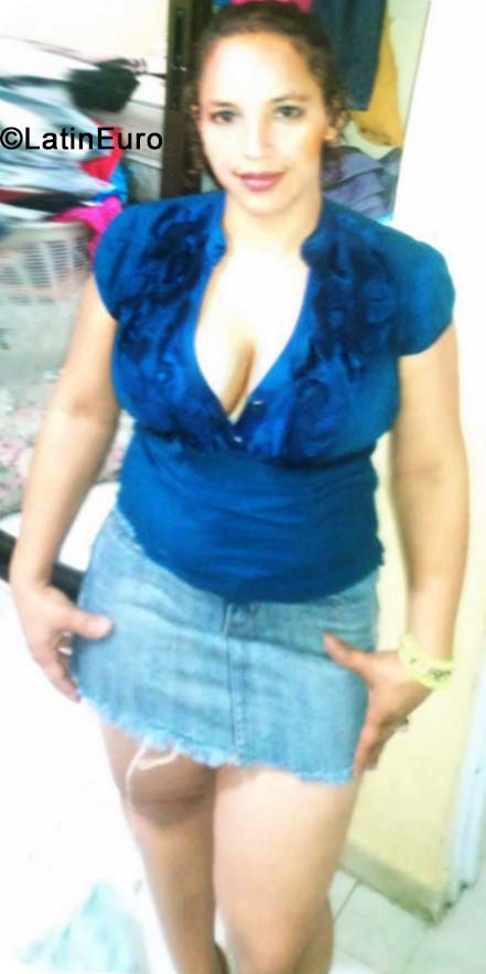 Date this hard body Dominican Republic girl Anacristina from Santiago DO19494
